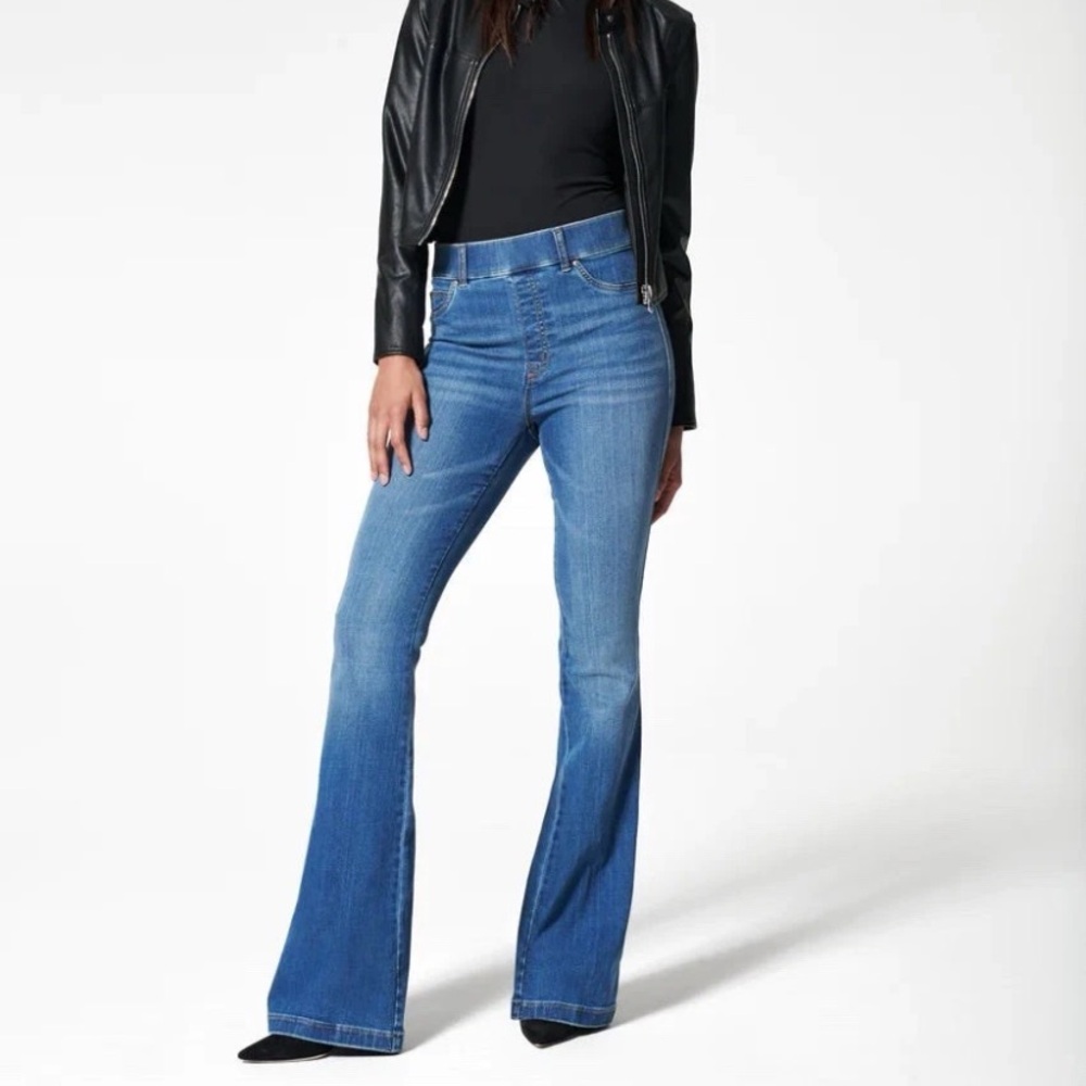 Spanx Women's Flare Pull-On Jeans in a vintage indigo Blue size S petite